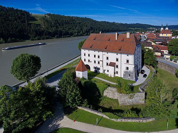 Blick auf Schloss Obernzell Fotos Wolfgang Hartwig 2020 Copyright Kulturreferat Landkreis Passau