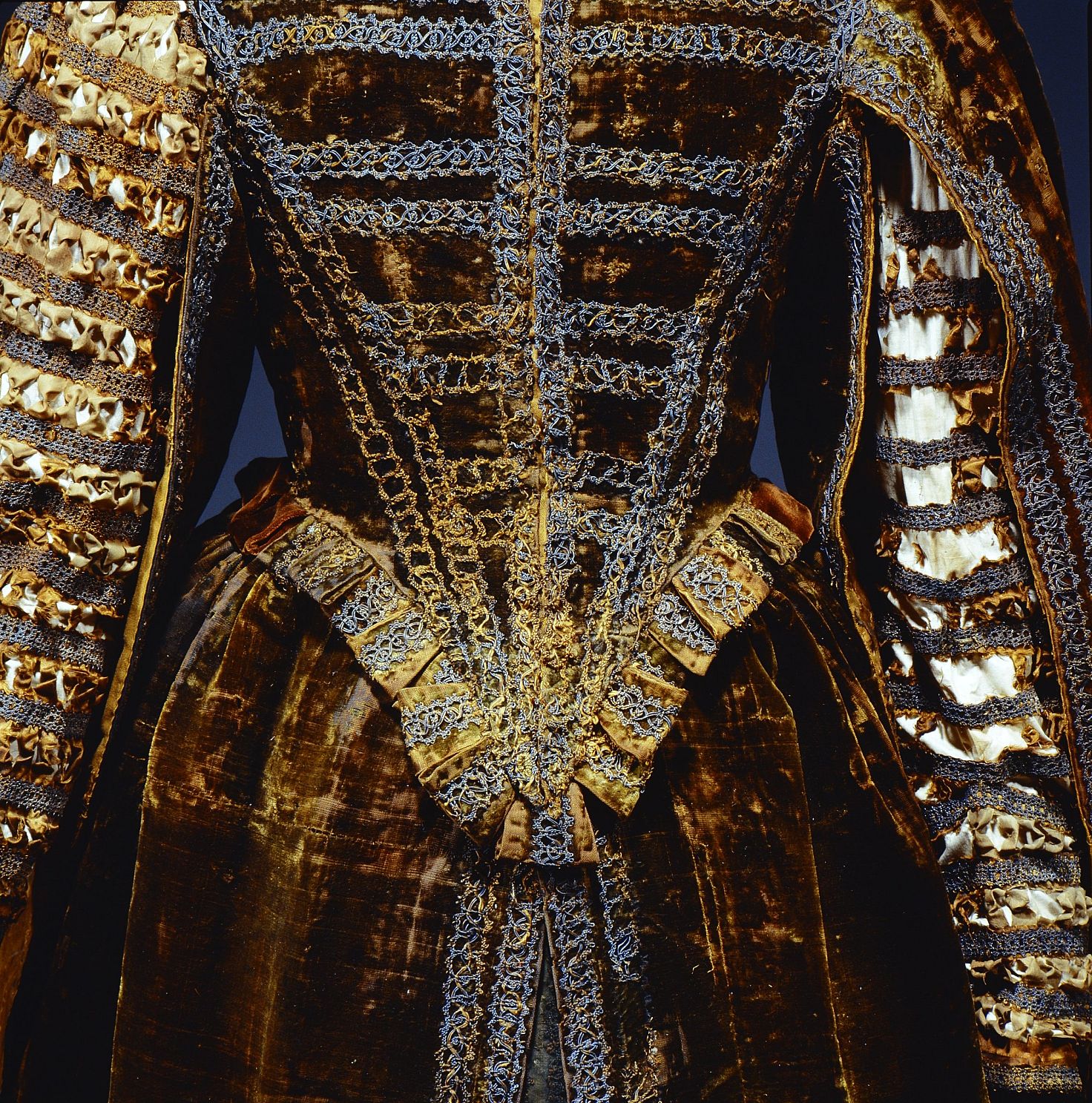 Gown Of Countess Palatine Dorothea Sabina Of Neuburg - Bayerisches ...