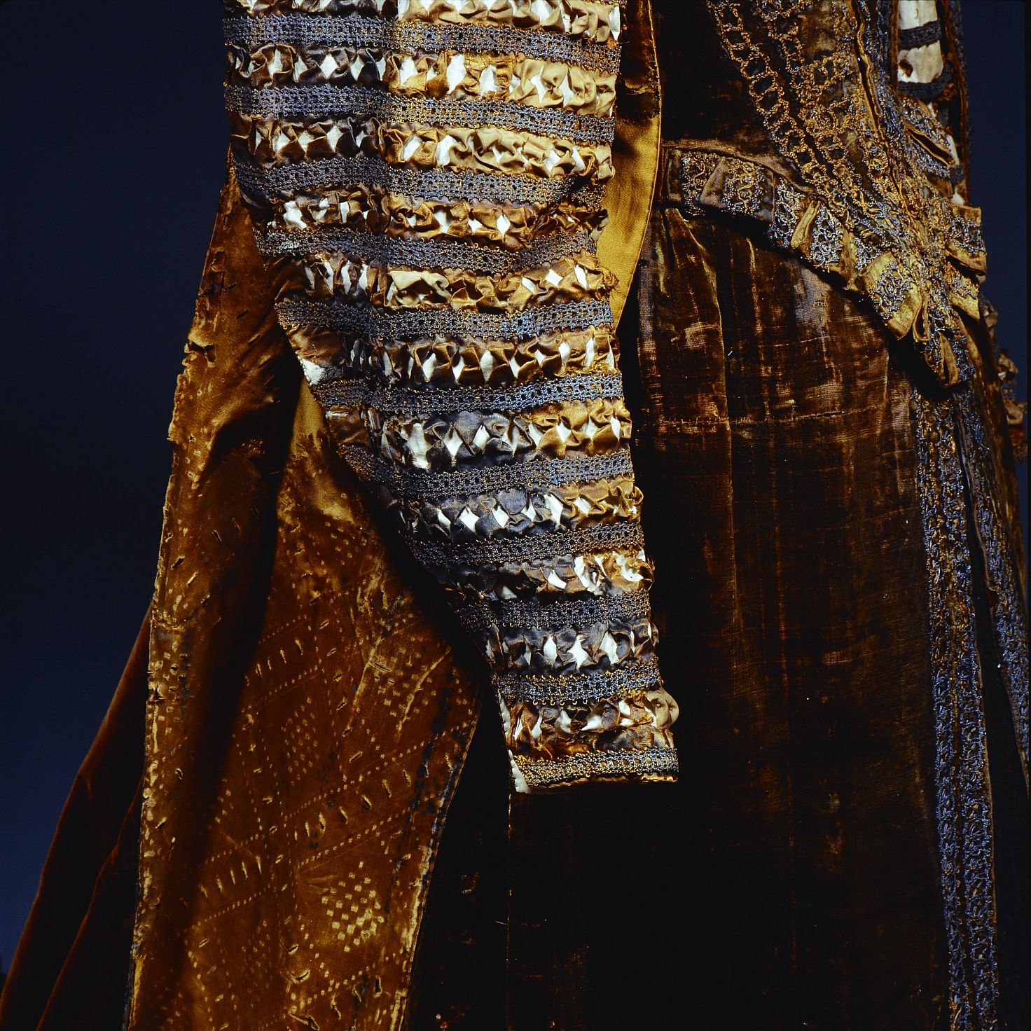 Gown of Countess Palatine Dorothea Sabina of Neuburg - Bayerisches ...